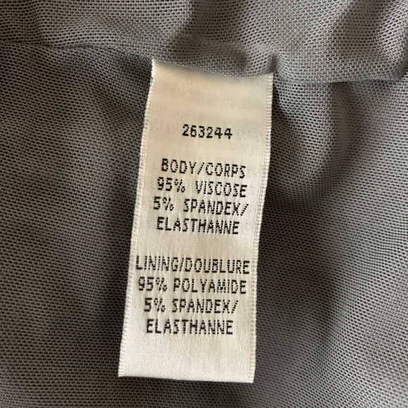 🆕 SIGNATURE sleeveless sequin dress - Picture 8 of 9